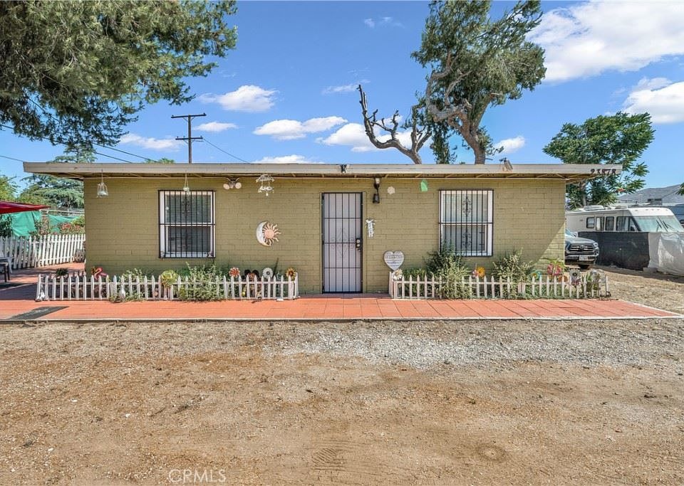 1st image of 23878 Hemlock Ave
