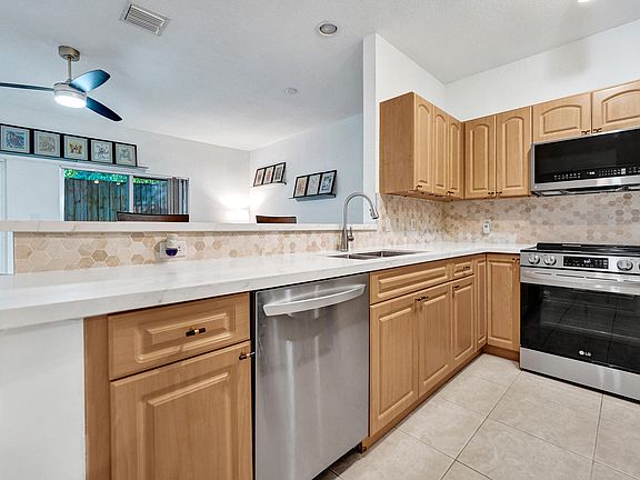 4th image of 1743 NE 4th Avenue #F4