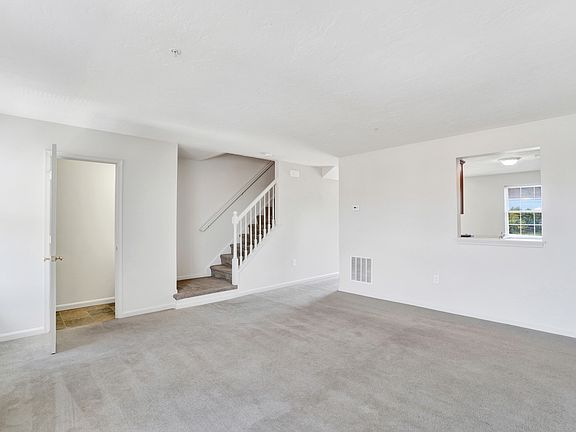 4th image of 16 Cartledge Ln #958e274da