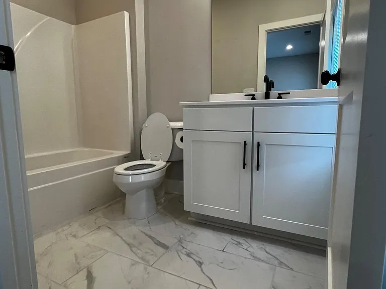 2011 Oak Ln NW — Photo 11