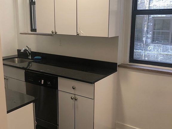 2nd image of 330 E 52nd St APT 21