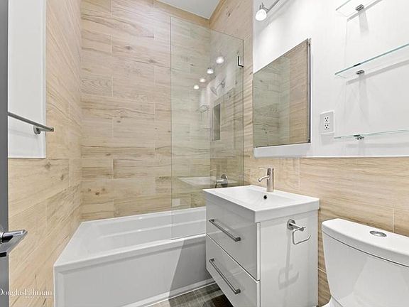 5th image of 23 E 10th St APT 3E