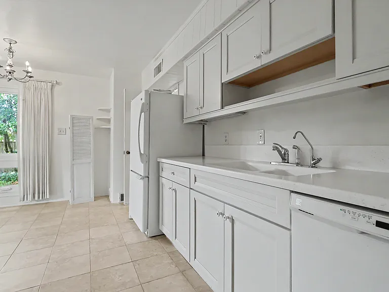 807 Edgefield Dr — Photo 6