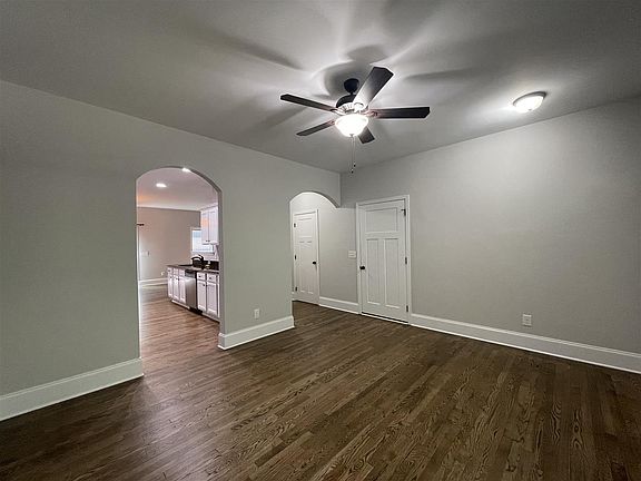 4th image of 80 Lakeview Dr E