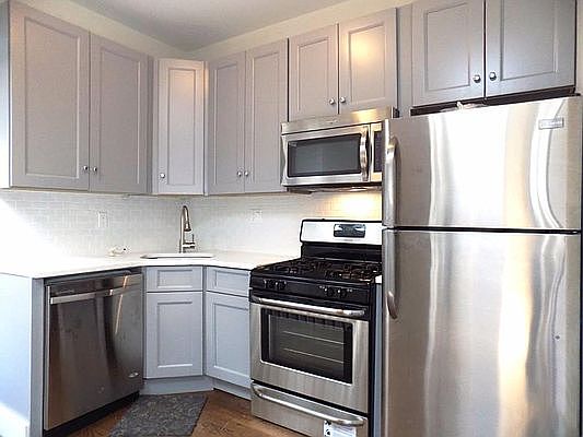 2nd image of 17 Grattan St #2