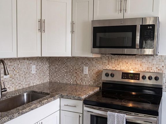 4th image of 112 SW 67TH Avenue