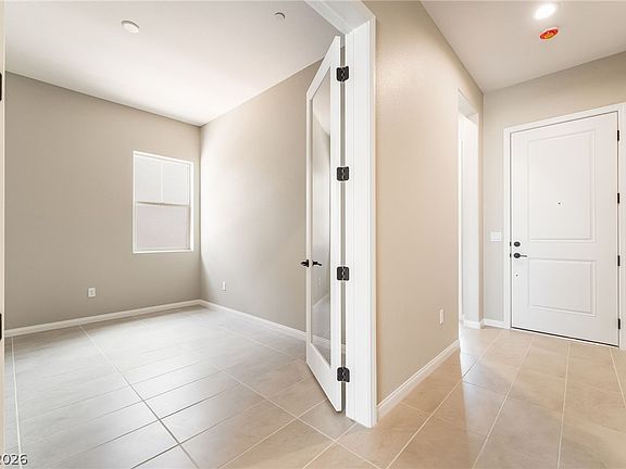 5th image of 654 Ambridge Dr