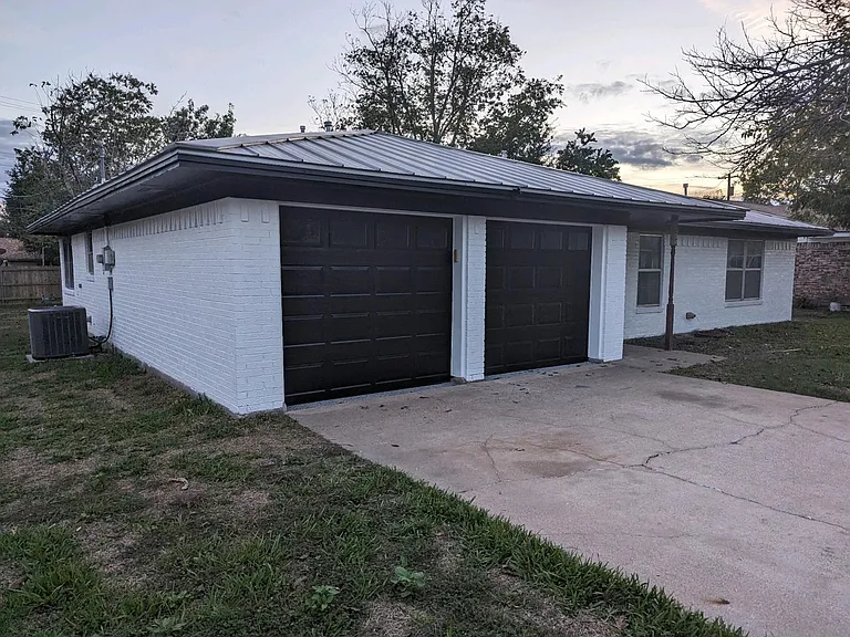 2304 Barak Ln — Photo 19