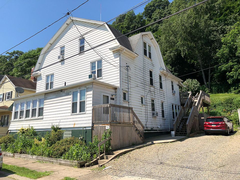 Front view with driveway