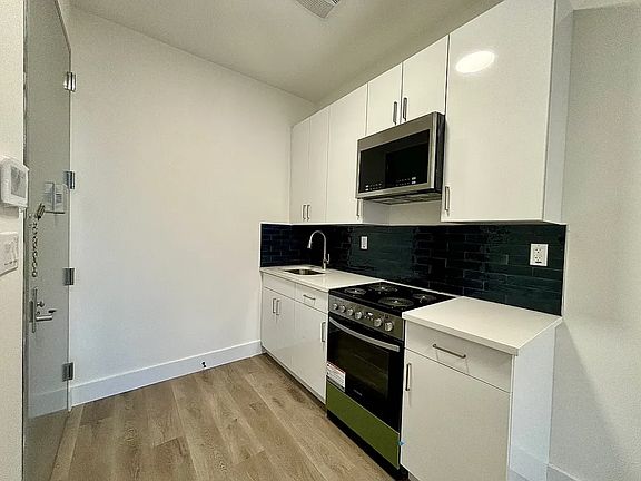 2nd image of 902 Rogers Ave #3FF