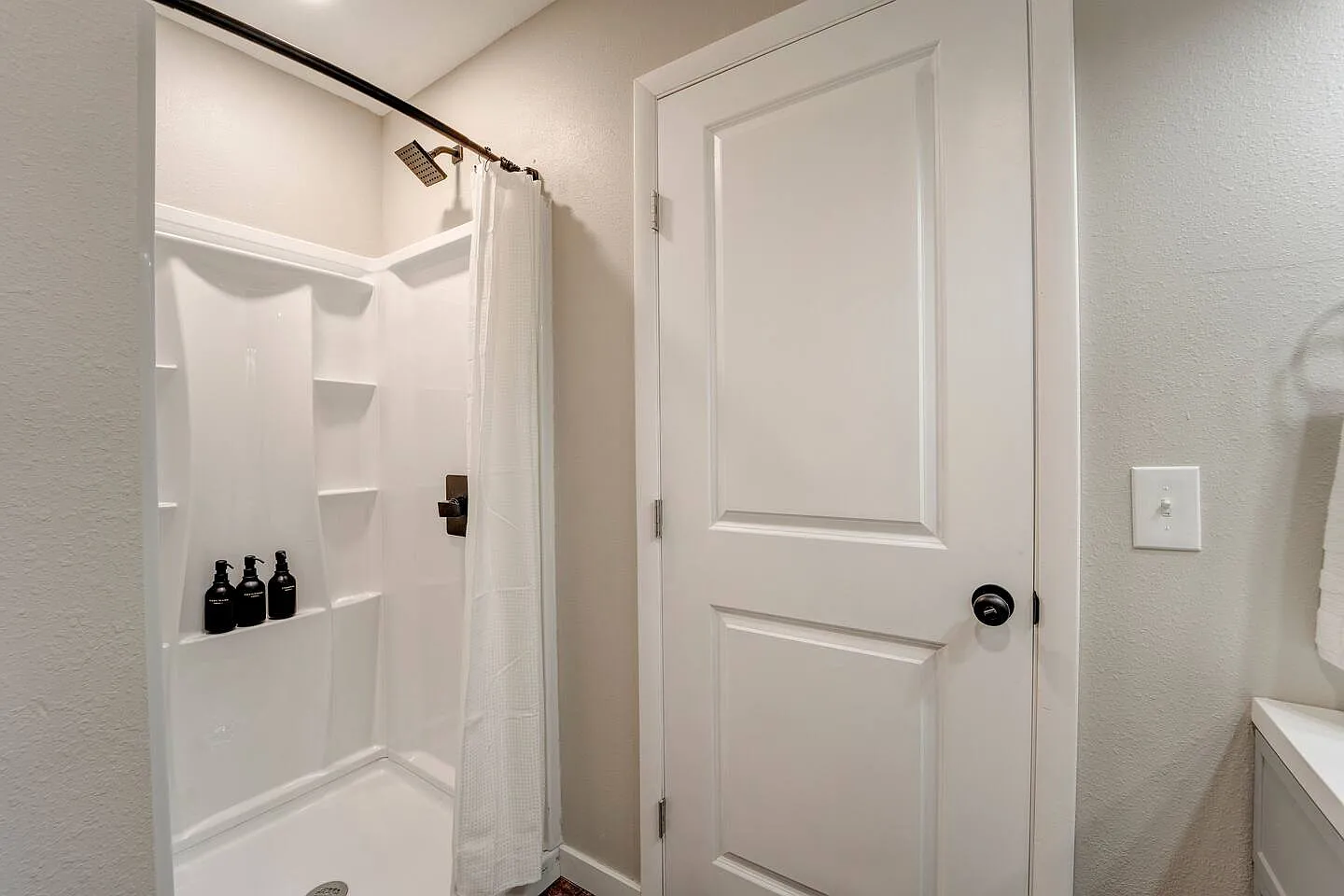 Studio, 225 sqft, $1,850 — Photo 4
