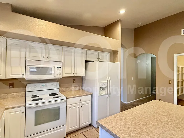 42259 W Chisholm Dr — Photo 4