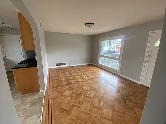 4th image of 1019 Montgomery Ave