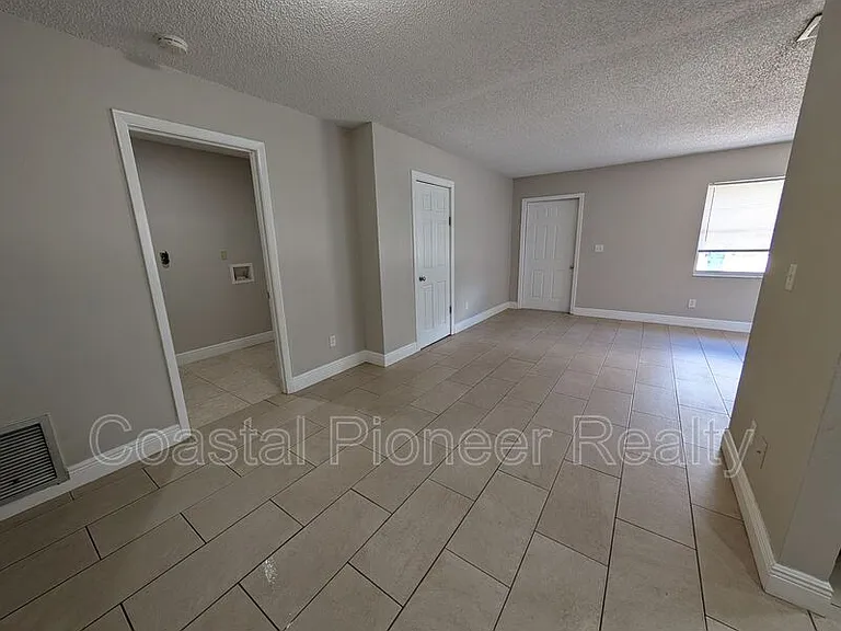 5811 4th St E — Photo 9