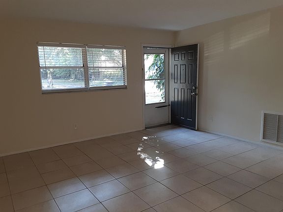 3rd image of 1324 Tioga Ave