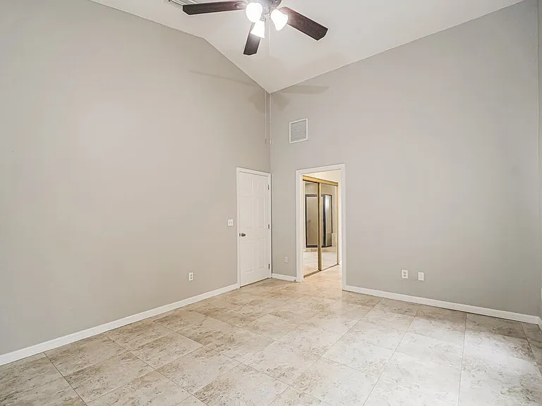 433 SW 6th St — Photo 9