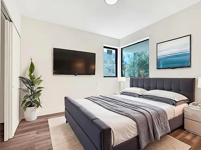 Stunning quiet guest bedroom