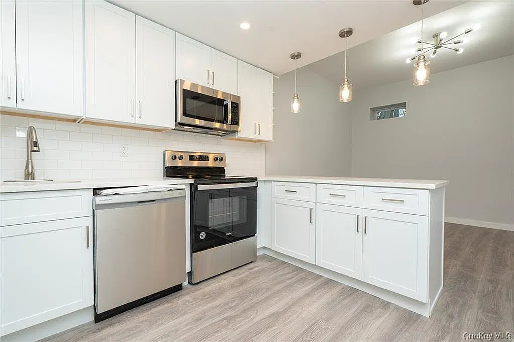 3 bed, 2.0 bath, 1742 sqft, $3,050 — Photo 3