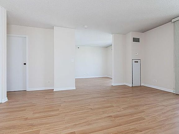 3rd image of 1212 Lasalle St #2608
