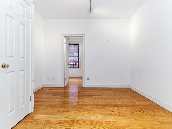 4th image of 172 Mulberry St #55