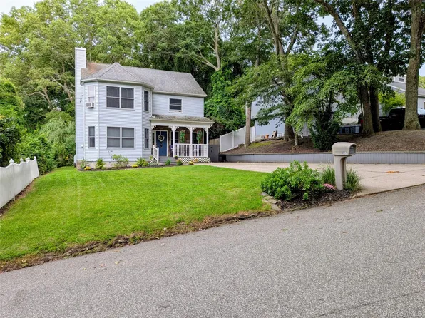 149 Grassy Pond Drive S, Smithtown, NY 11787