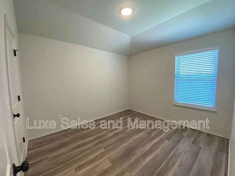 8000 NW 110th Dr — Photo 27