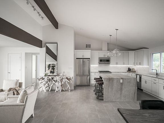 3rd image of 4319 E San Miguel Ave