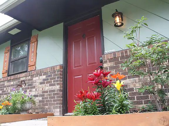 3rd image of 4501 N Deer Park Dr
