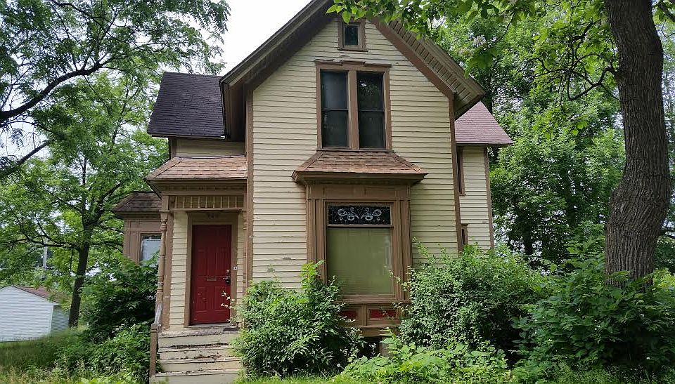 1st image of 716 N 1st St