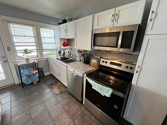 4th image of 2214 W 5th St