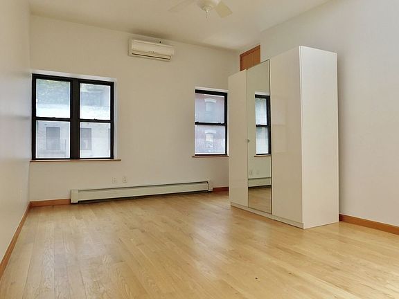 4th image of 229 E 9th St #2
