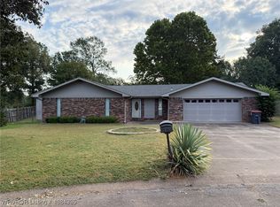 402 N 27th St, Ozark, AR 72949
