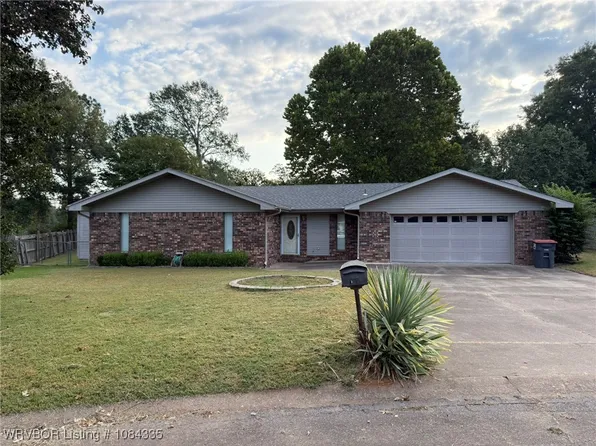 402 N 27th St, Ozark, AR 72949