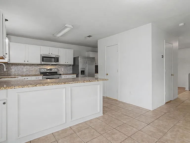 5016 Meridian Ln — Photo 10