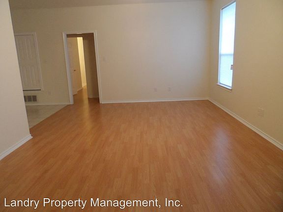 3rd image of 305 Pecan St APT C