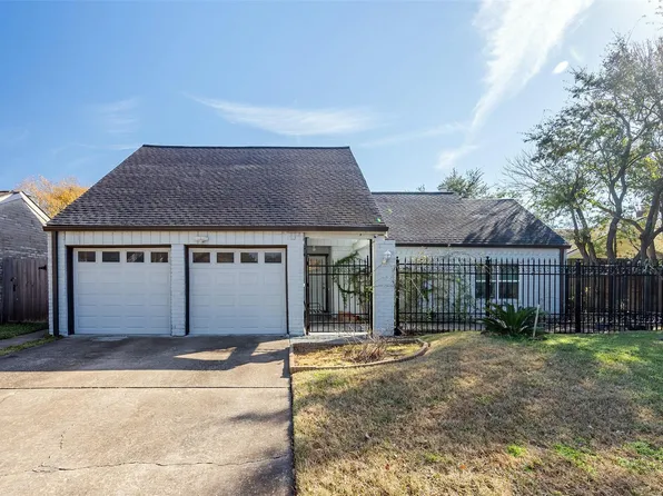 2111 Gray Falls Dr, Houston, TX 77077