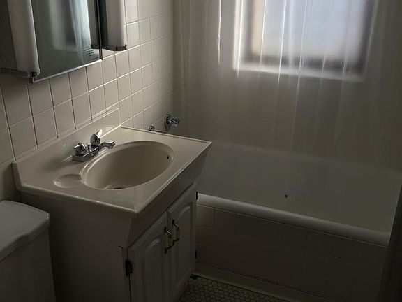 2nd image of 2217 W Argyle St #2