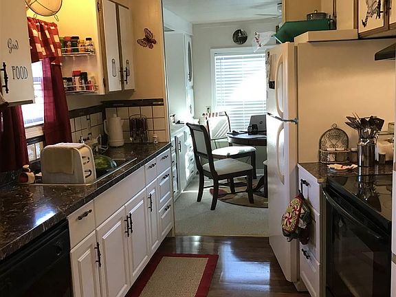 4th image of 7 Blue Spruce Dr Unit 7