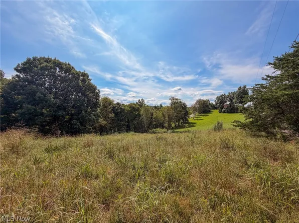Chichester Ln, Parkersburg, WV 26104
