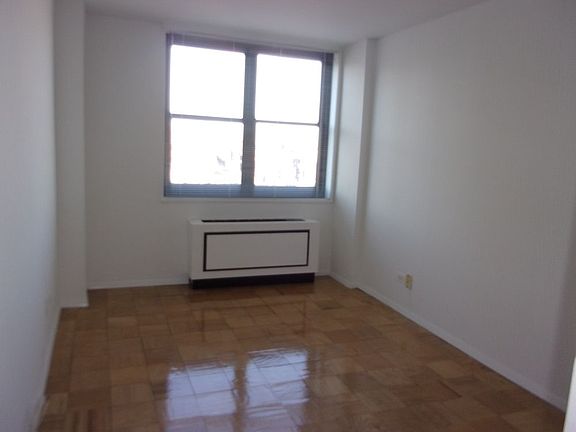 4th image of 200 E 72nd St APT 29J