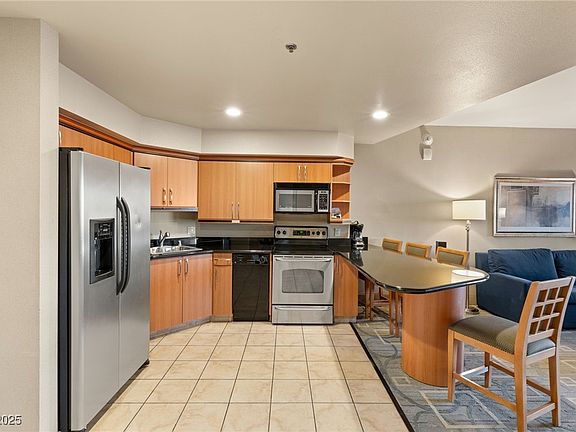 5th image of 211 E Flamingo Rd #610