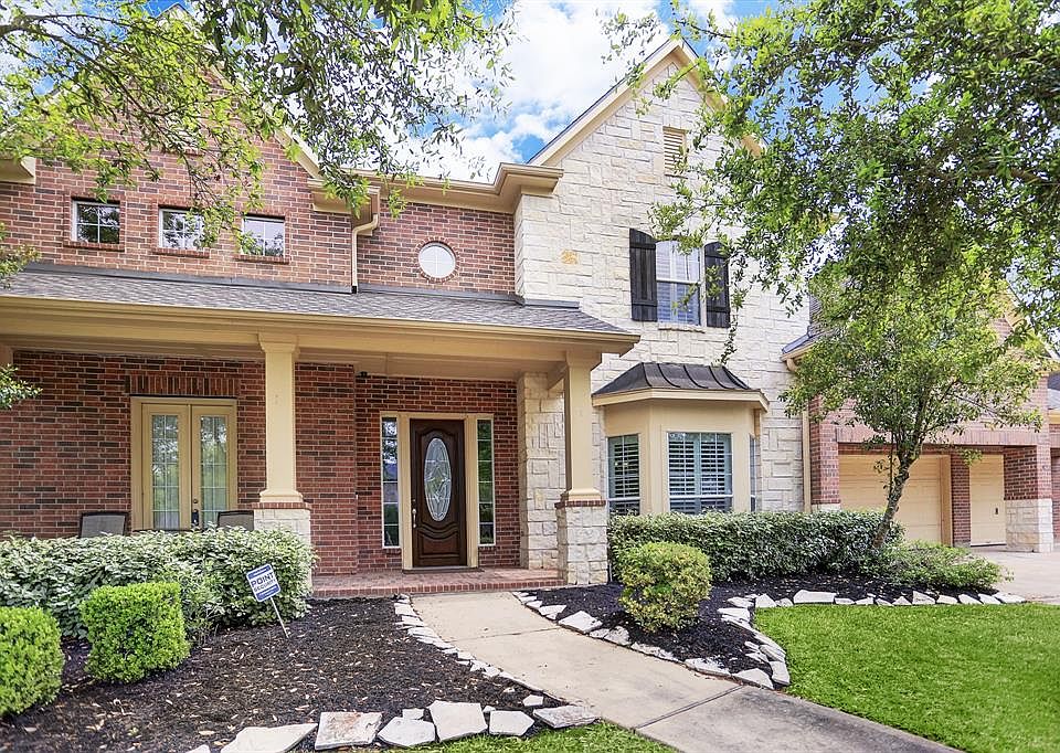 Great elevation of this wonderful 2 story home Newmark built presented by Sara Nguyen.