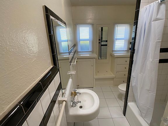 5th image of 389 Freeman Ave #1/2