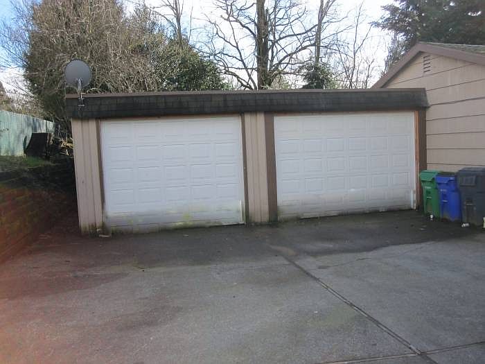 2nd image of 10626 NE Brazee St