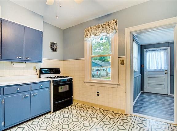 4th image of 6313 Fyler Ave