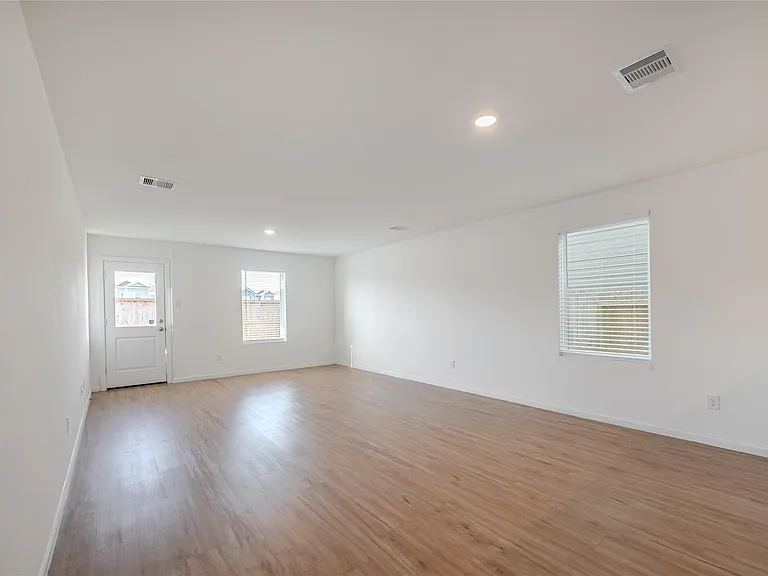21458 Carosella Dr — Photo 11