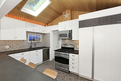 4th image of 6 Cedar Dr
