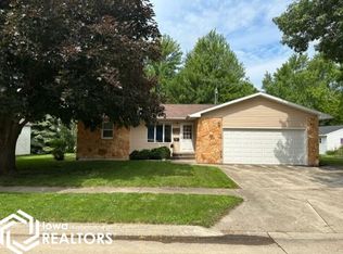 138 2nd Ave SW, Britt, IA 50423