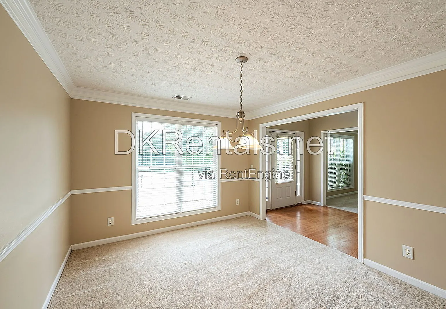 5 bed, 3.5 bath, 2836 sqft, $2,700 — Photo 3