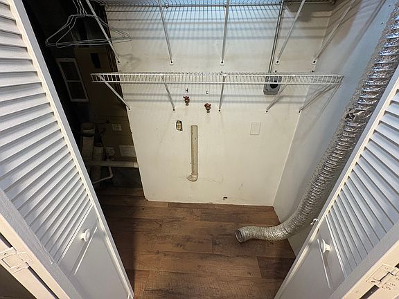 4th image of 1107 Eisenhower Dr APT A